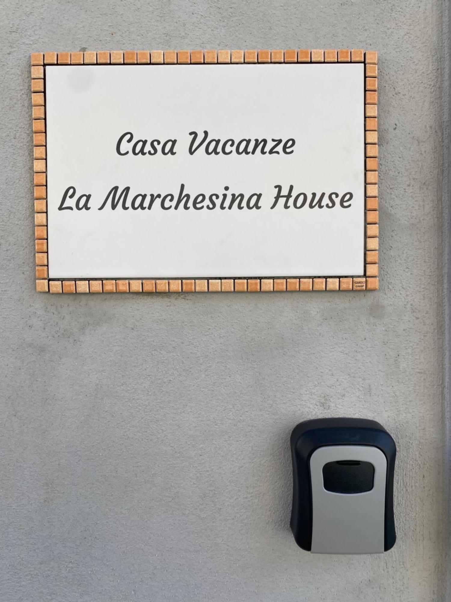 Готель La Marchesina House Містерб'янко Екстер'єр фото
